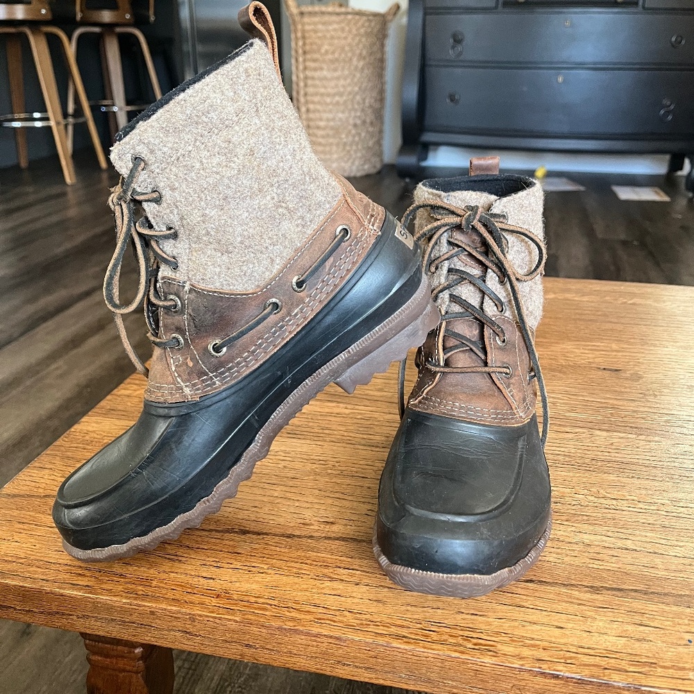 Sperry boot: Waterproof Boots / Cold Weather Boot mens sz 7 or womens sz 8 1/2
